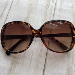 Tortoise shell Vince Camuto sun glasses!!!